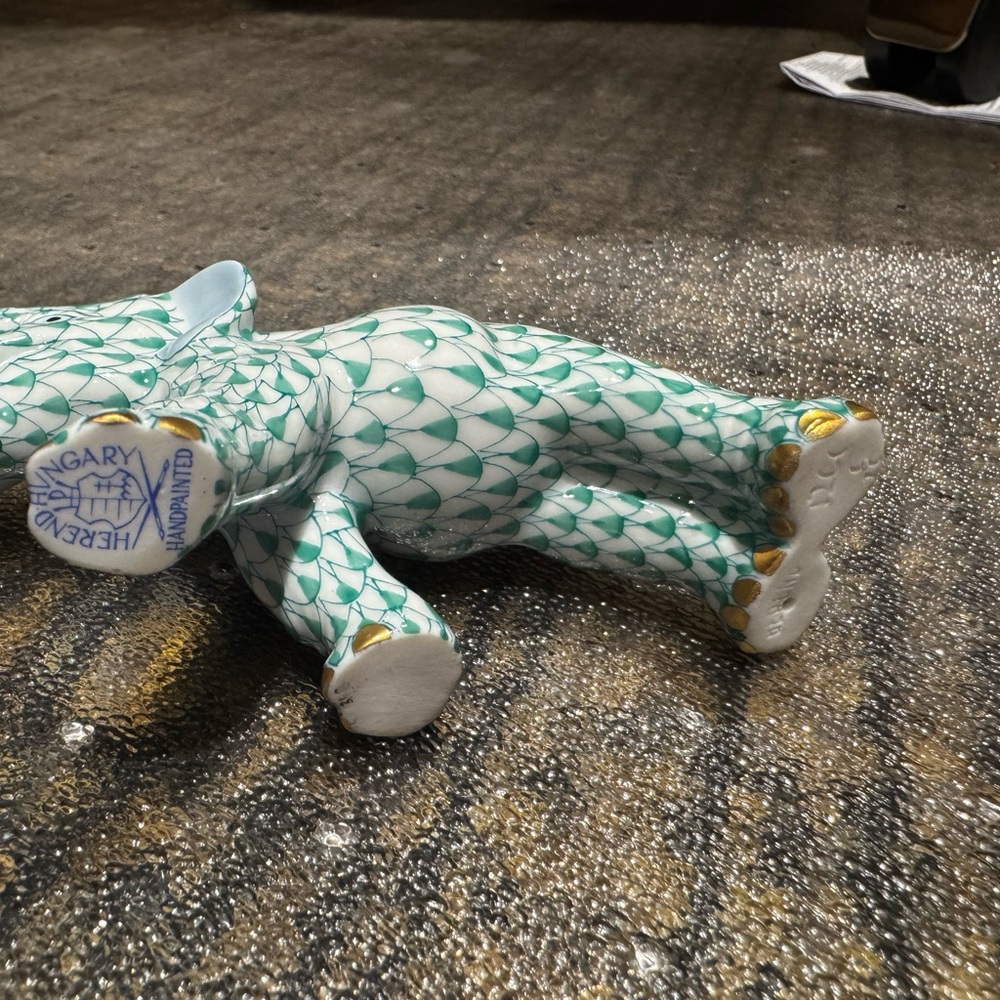 HEREND ELEPHANT W/TUSKS FIGURINE - Picture 3 of 5